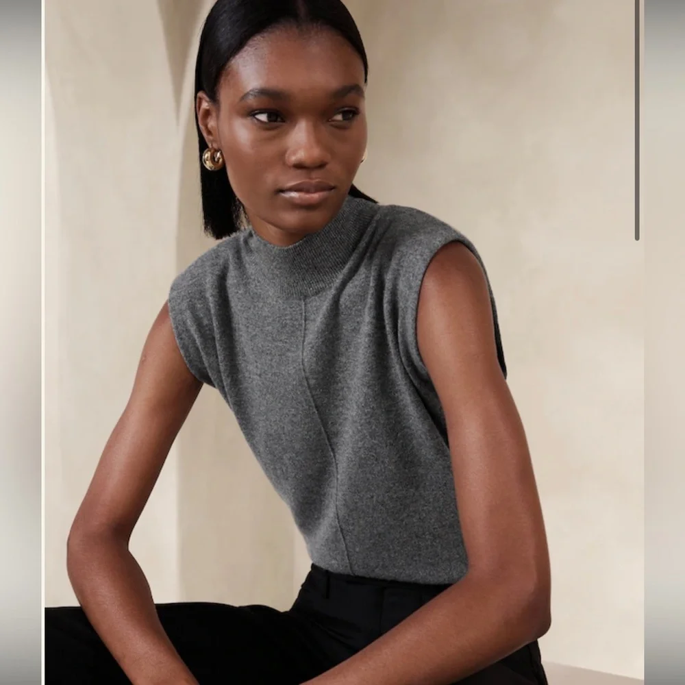 Banana Republic Franca Cashmere Padded-Shoulder Top Women’s Size Medium NWT
